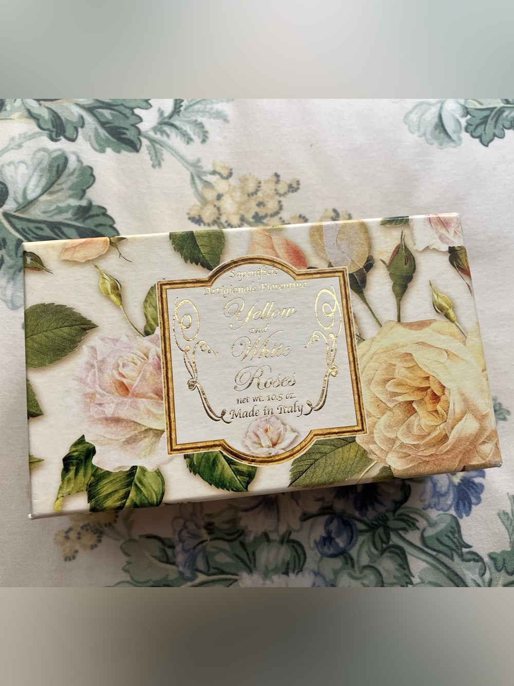 Saponificio Artigianale Fiorentino yellow and white roses soap made in Tuscany